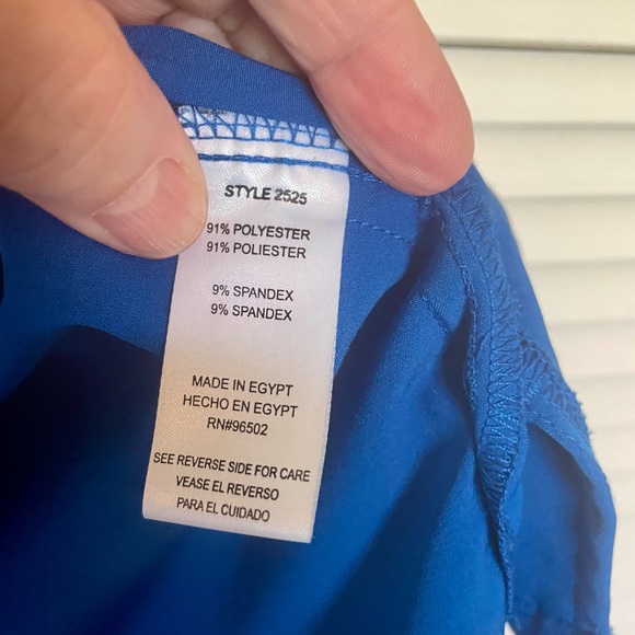 NWOT HH Works scrub Top - Picture 3 of 4